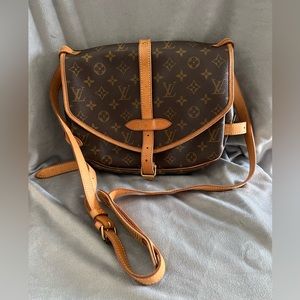 Louis Vuitton Samur 30